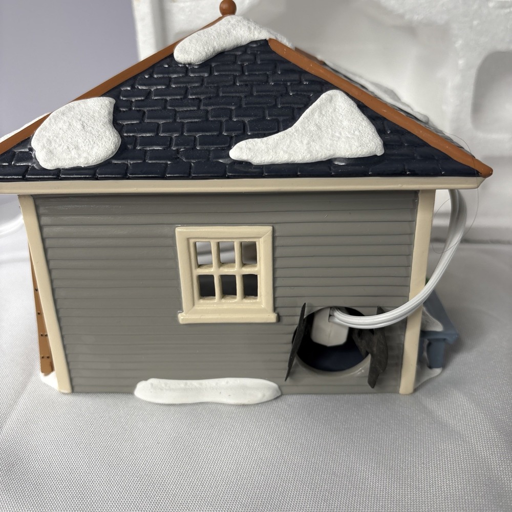Department 56 Retired Snow Village Another Man's Treasure Garage 1998 - Picture 11 of 12